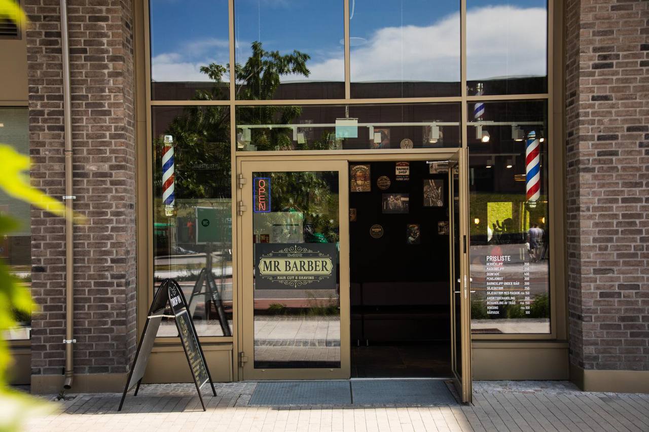 Inngang og fasade hos Mr Barber